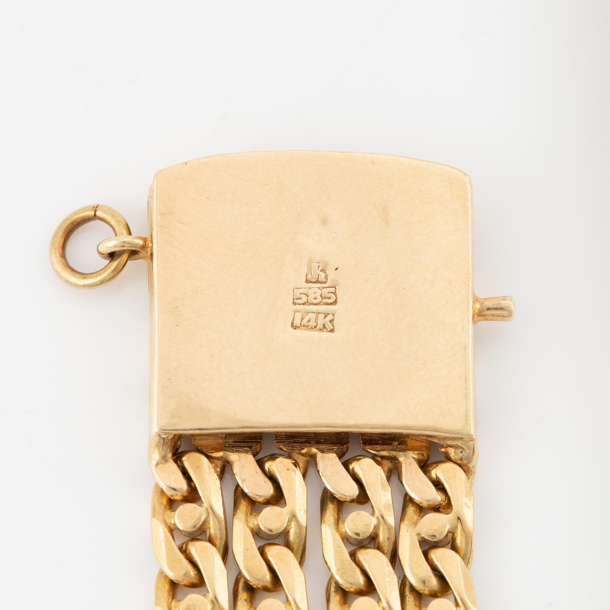 Necklace 14K gold with an opal and round brilliant-cut diamonds.