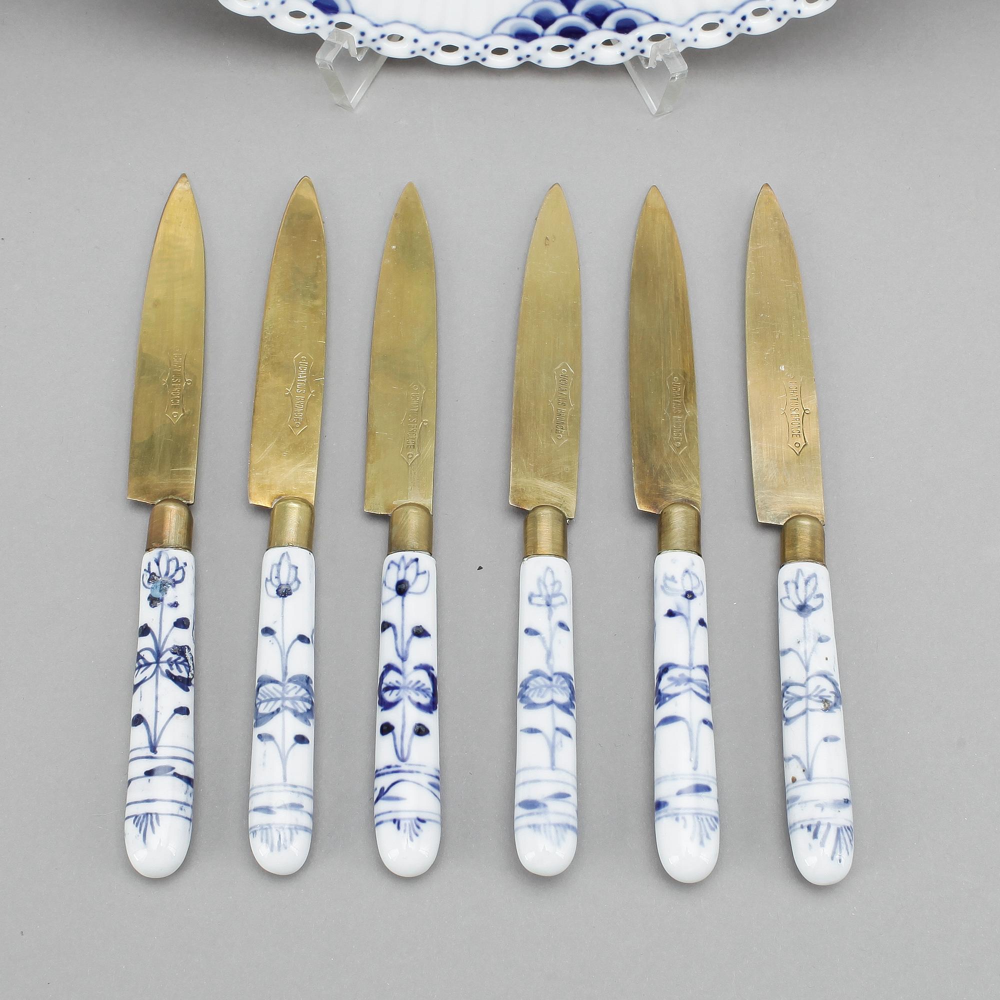 SERVISDELAR, 84 stycken, porslin, Musselmalet, Royal Copenhagen.