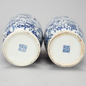 A pair of blue and white figural vases, Qing dynasty, late 19th century.