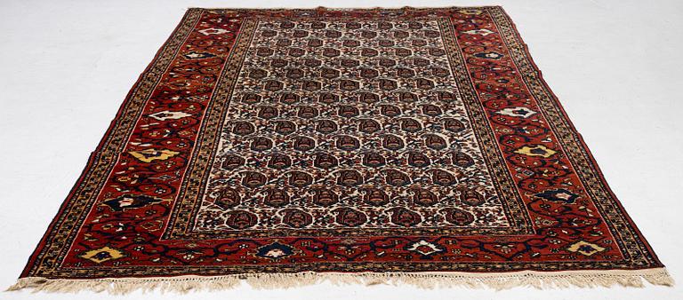 Matta, Chahar Mahal/Bakthiari. Ca 395 x 212 cm.