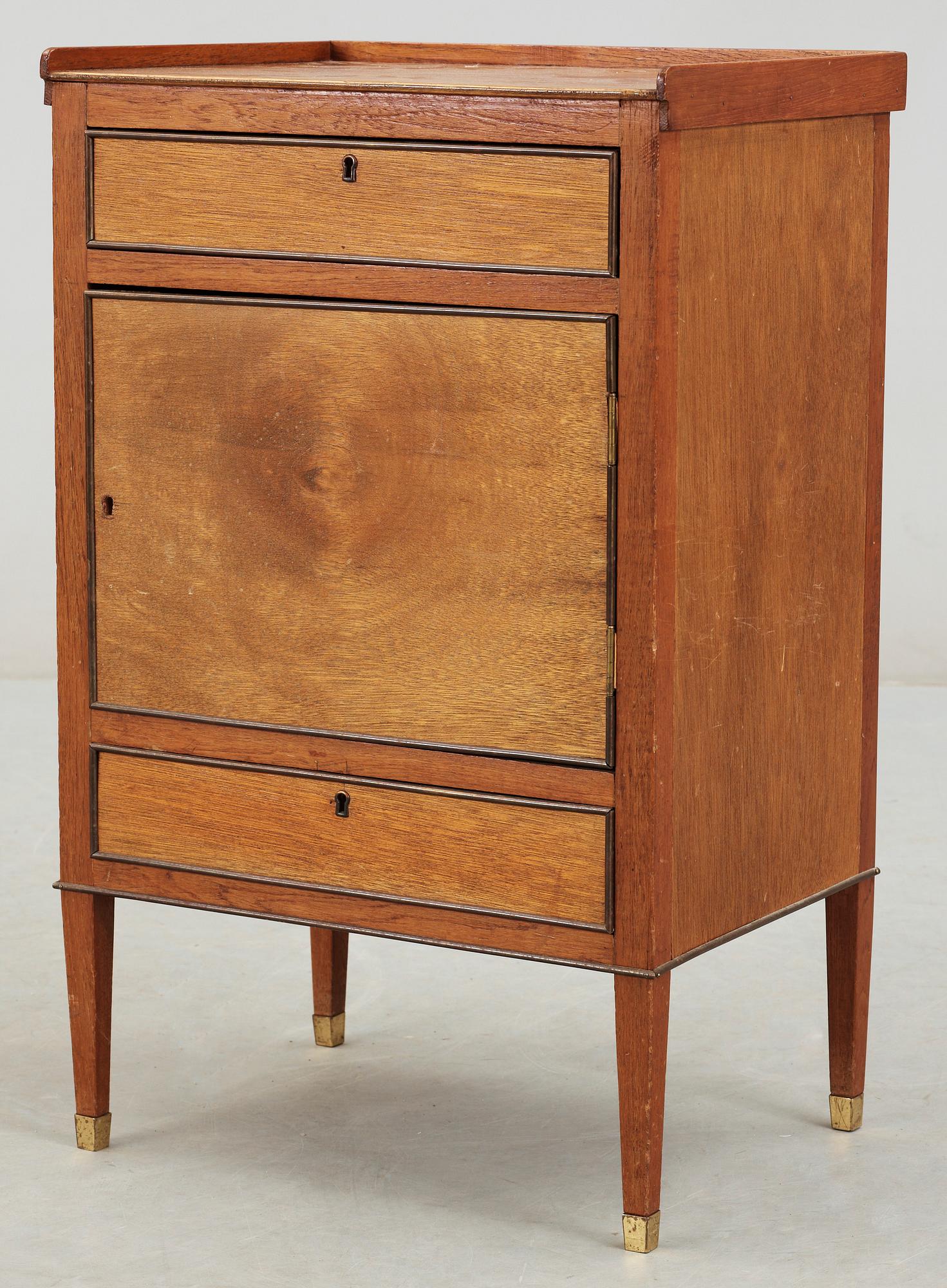 POTTSKÅP, sengustaviansk stil, 1900-talets första hälft.