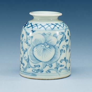 A blue and white brush washer, Qing dynasty, Tongzhi (1862-74).