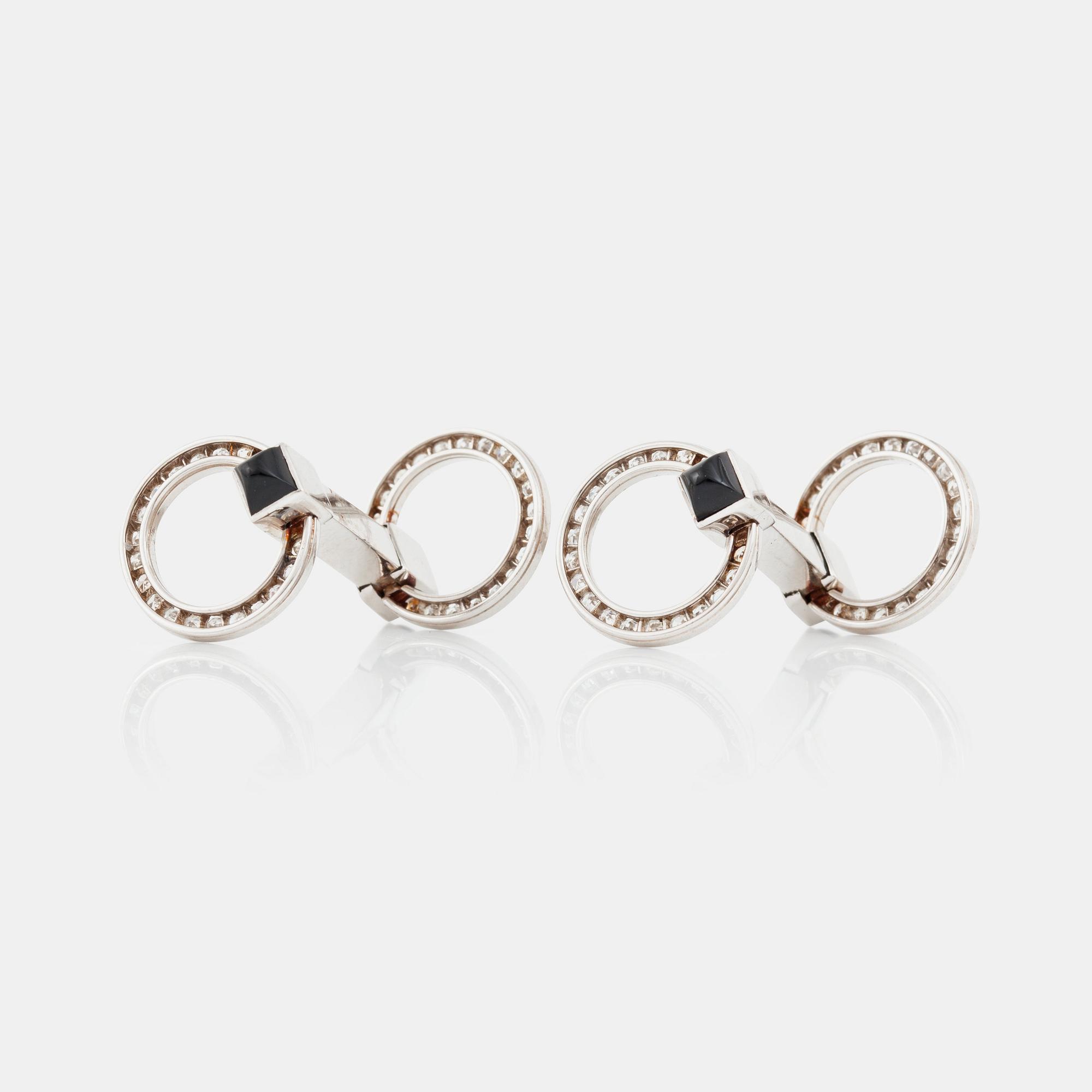 MANCHETTKNAPPAR med briljantslipade diamanter och onyx.