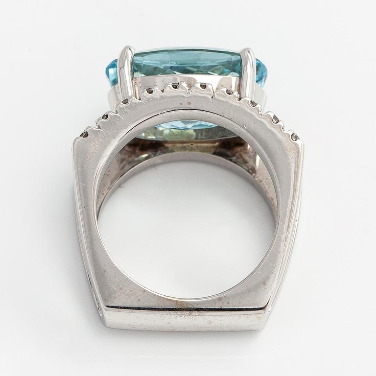 Ring, 14K white gold with an oval faceted aquamarine and diamonds.