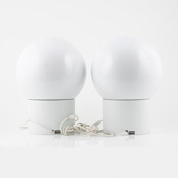 Uno & Östen Kristiansson, a pair of white plastic 'Luno' model 1241 table lights, Luxus, Vittsjö.