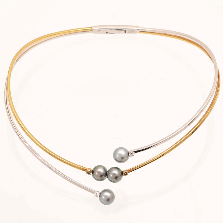 An 18K white- and yellow gold necklace with round brilliant cut diamonds and cultured Tahitian pearls, Damiani Italy.