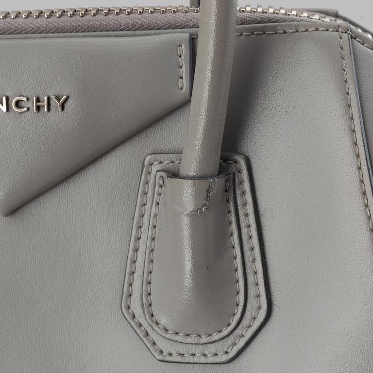 Givenchy, a grey leather 'Antigona Small' handbag.