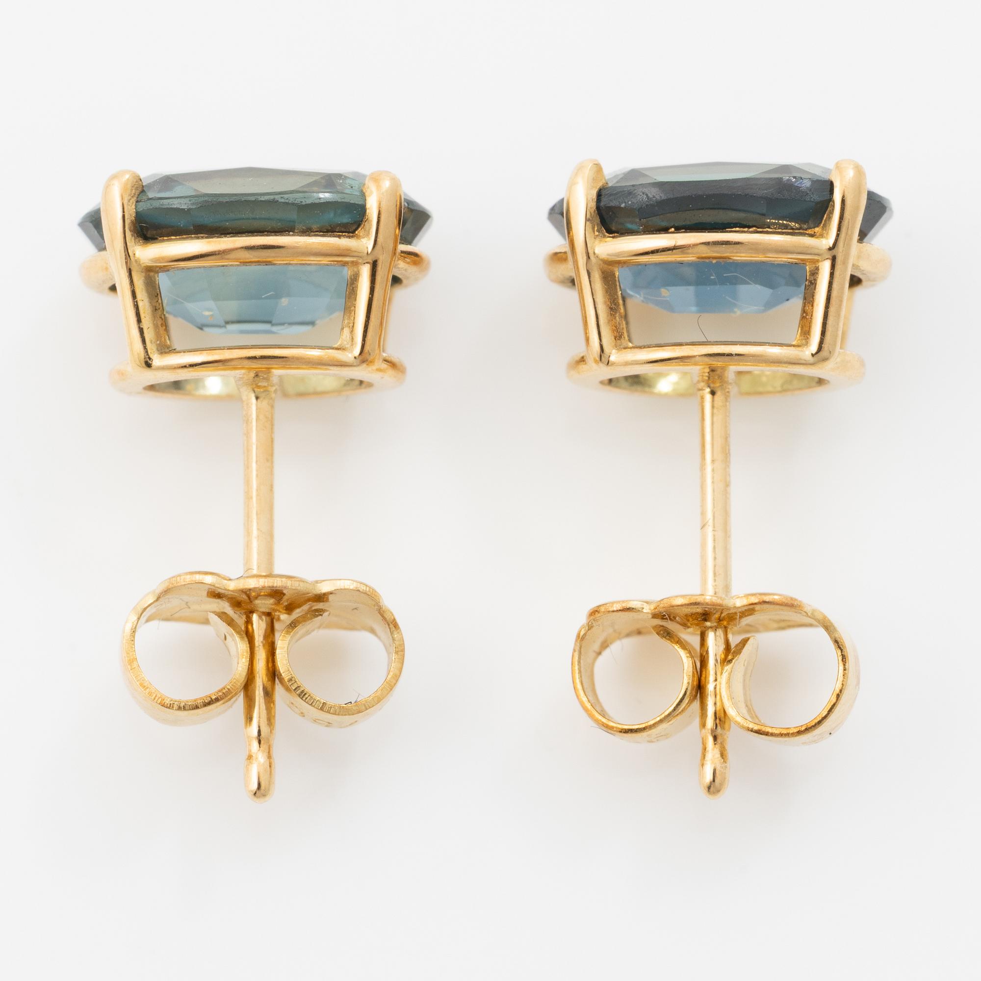Earrings, a pair, 18K gold with green sapphires.