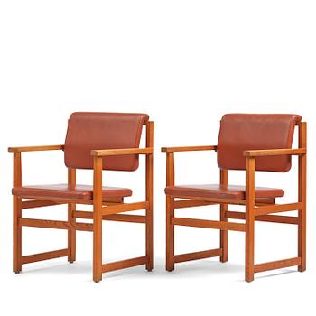 22. John Kandell, karmstolar, ett par, J. E. Blomqvist Möbelfabrik, Storvreta, för Tingshuset i Västervik, ca 1959.