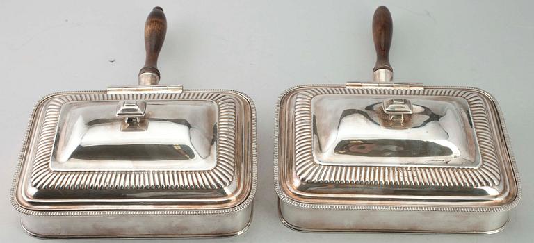 SERVERINGSKÄRL, 2 st, nysilver, trol. England.