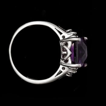 RING, 14k vitguld med ametist ca9x9mm och diamanter. tot ca0,10ct. 2000-tal. Vikt 3,7g.