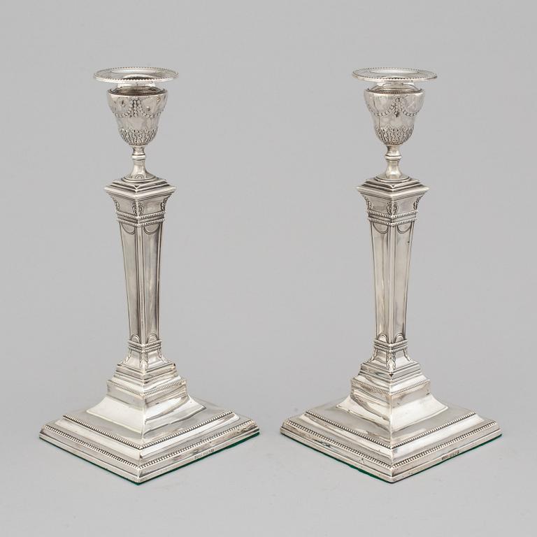 James Dixon & Son, a pair of silver candlesticks, Sheffield 1891.