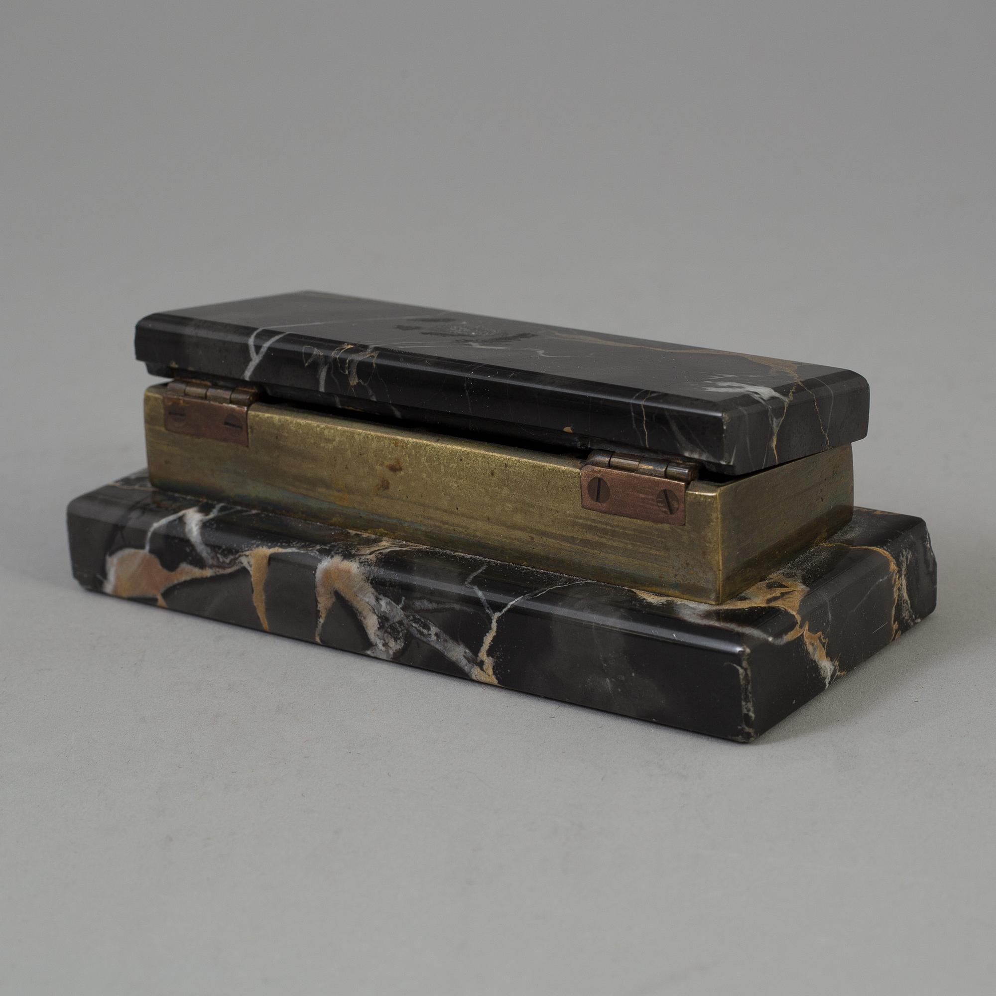 A 20th century marble mantle clock and lidded box.