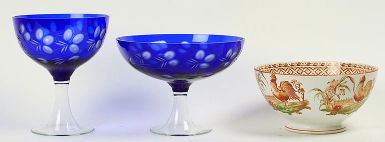 SKÅLAR, 3 st, glas och flintgods, bla 1800-tal.