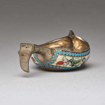 A Russian early 20th century silver-gilt and enameled kovsh, mark possibly of Sasikow, Moscow 1899-1908.