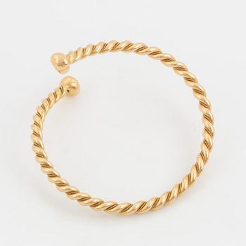 18K gold bangle.