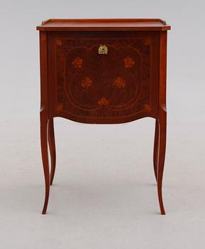 BESTICKSCHATULL, 1900-talets mitt.