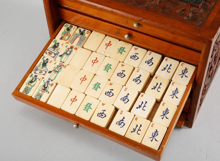 MAHJONGSPEL, Kina, 1900-tal.