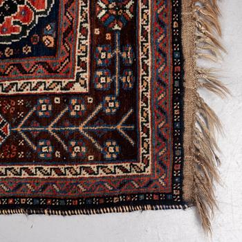 A rug, semi-antique Kashgai, ca 210 x 159 cm.