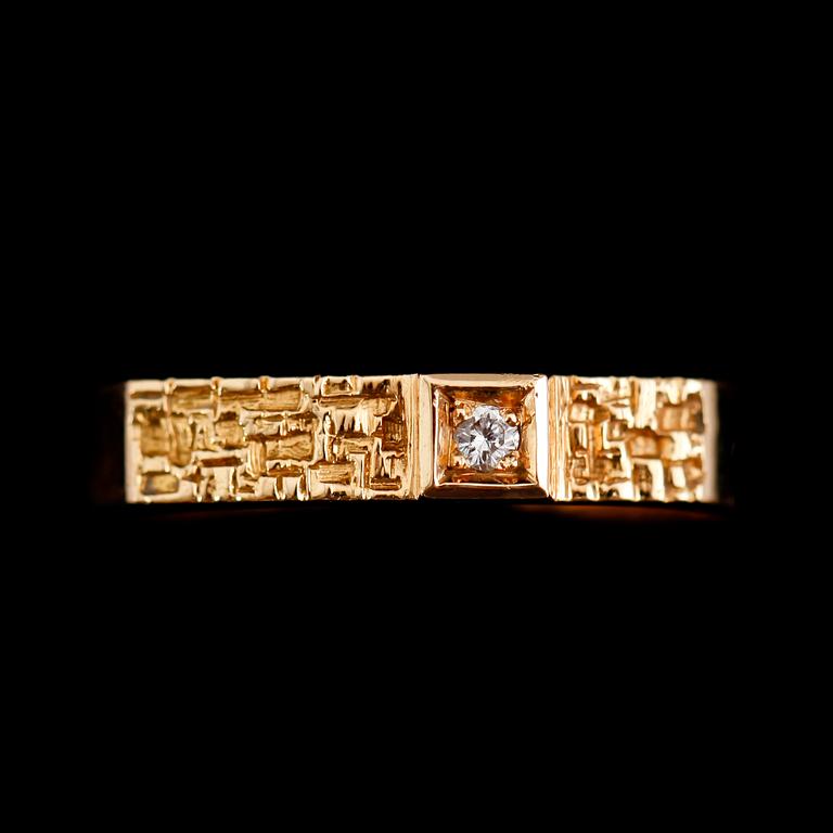 RING, 18 k guld, svenska stämplar 1984, briljant 0.02 ct enligt gravyr.