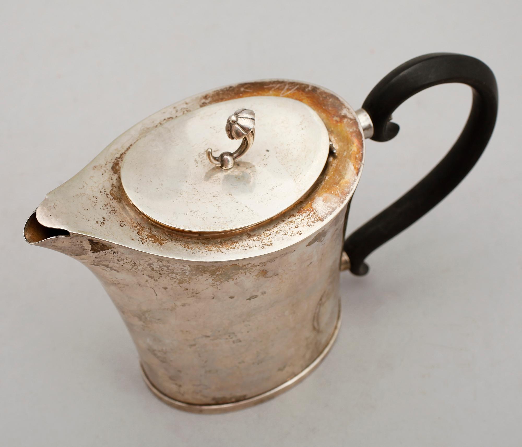 KAFFEKANNA, silver, CG Hallberg, Stockholm 1935. Vikt ca 428 g.