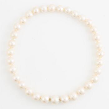 Collier, med odlade sötvattenspärlor.