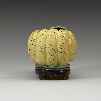 A yellow bisquit brush washer, Qing dynasty 19th century.