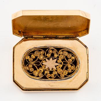 A Swedish 18K gold vinaigrette/scent box, mark of Johan Daniel Blomsterwall, (active 1810-1841 (1843)) Gothenburg.