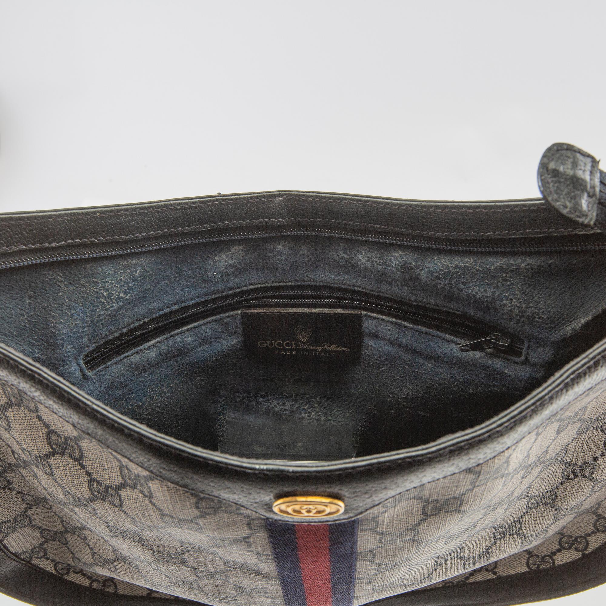 Gucci, Väska/Pouch "Microguccissima Wallet on Strap".