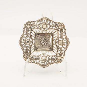 Fat/ Bowls, 7 pieces, silver, 20th century.