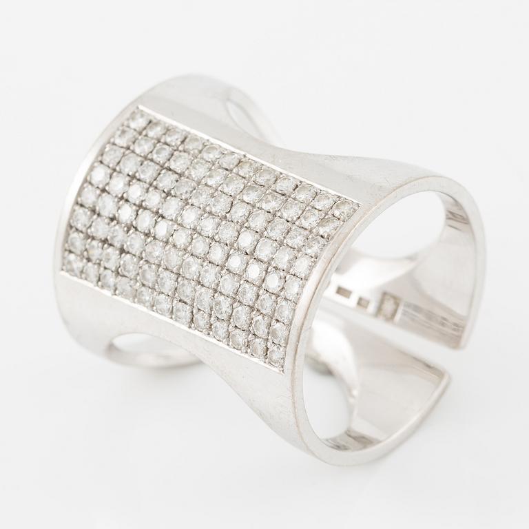 Sigurd Persson, Wolfgang, Gessl, 18K white gold with brilliant-cut diamonds.
