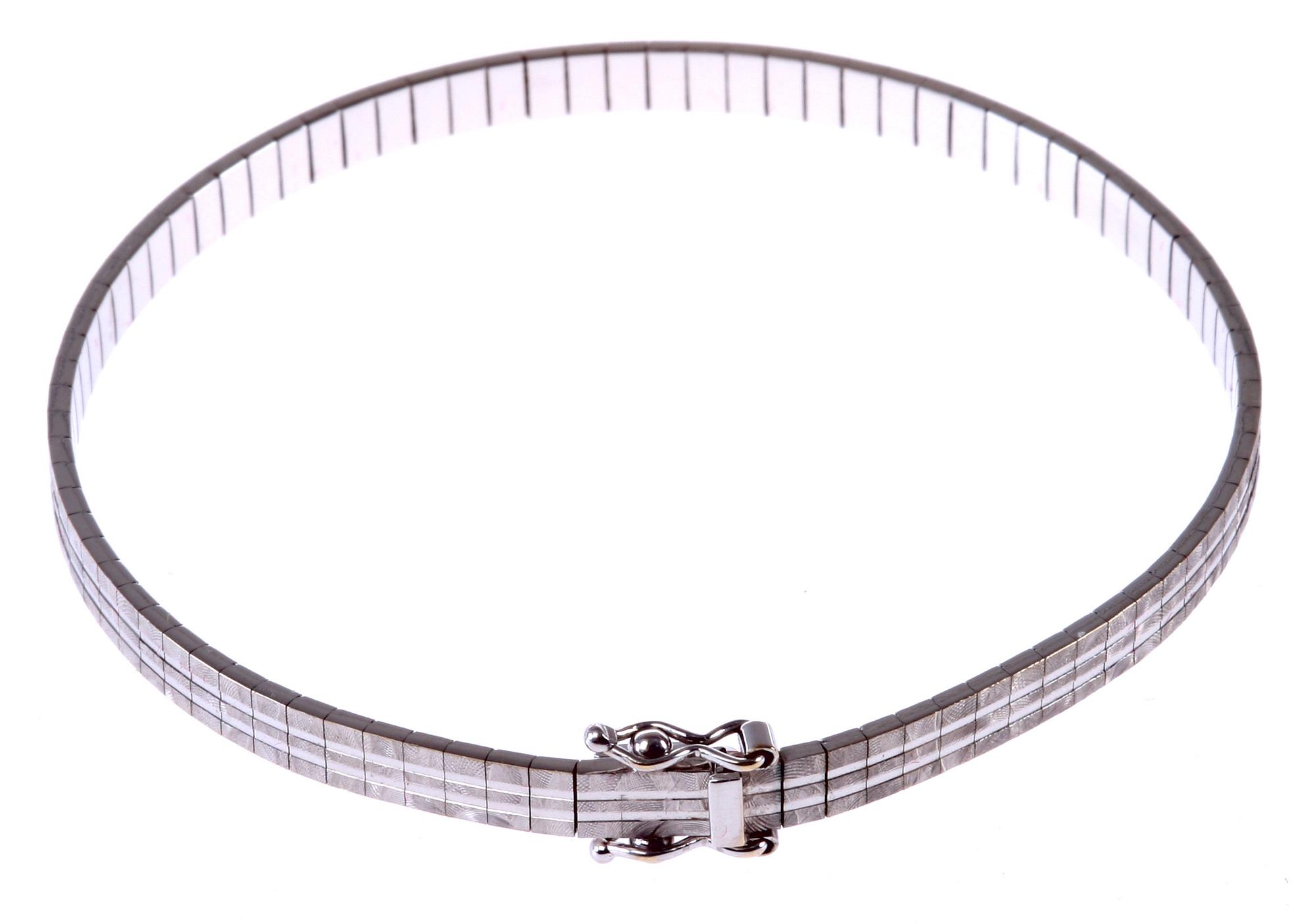 ARMBAND, vitguld, importstämplar. Vikt 15 gram.