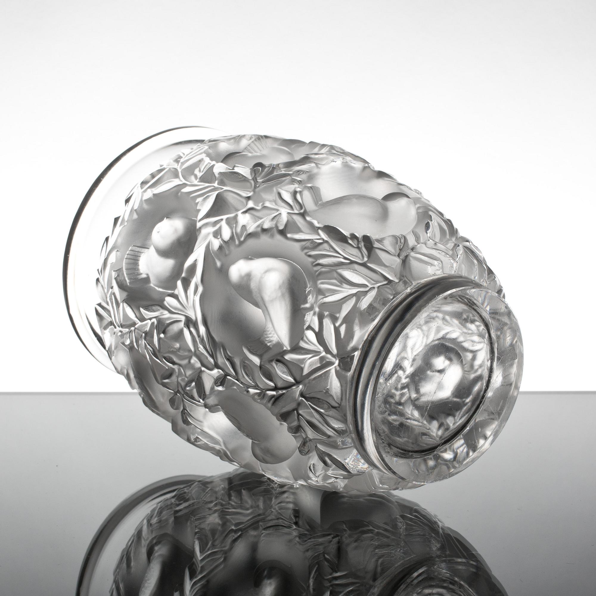 VAS, glas. Sign Lalique, France.