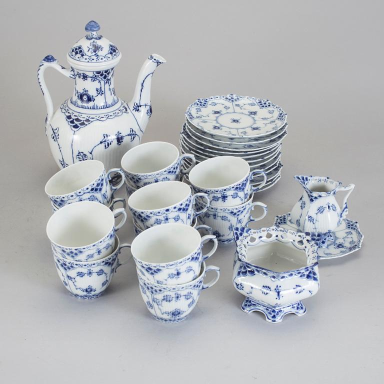 SERVISDELAR, 32 delar, porslin, "Musselmalet" Royal Copenhagen, Danmark.