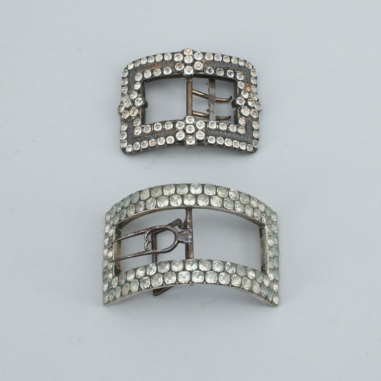 DIVERSE PORTMONNÄER, SNODDAR, SPÄNNEN, 7 delar, 1700-1800-tal.