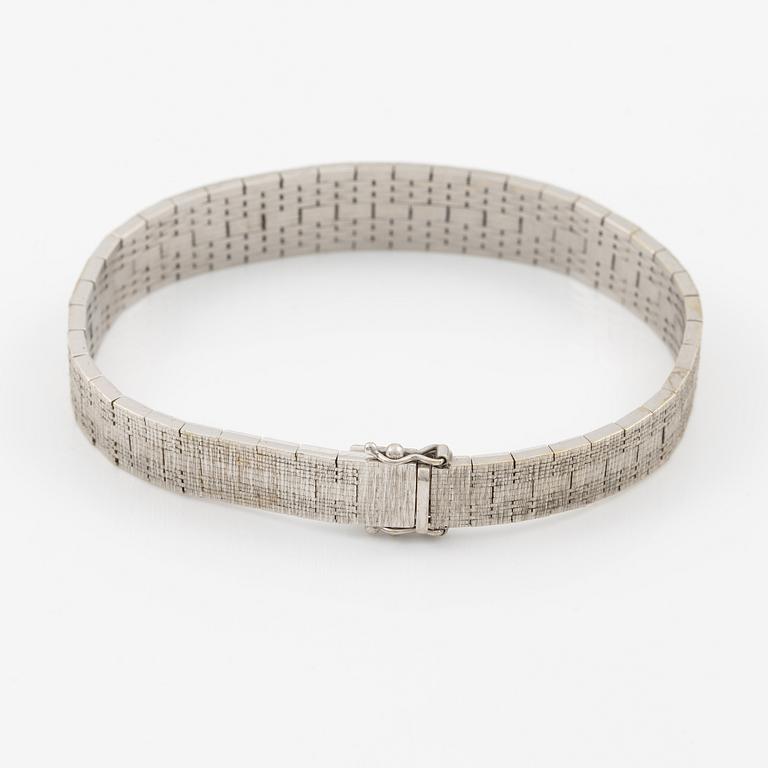 Bracelet 18K white gold with round brilliant-cut diamonds.
