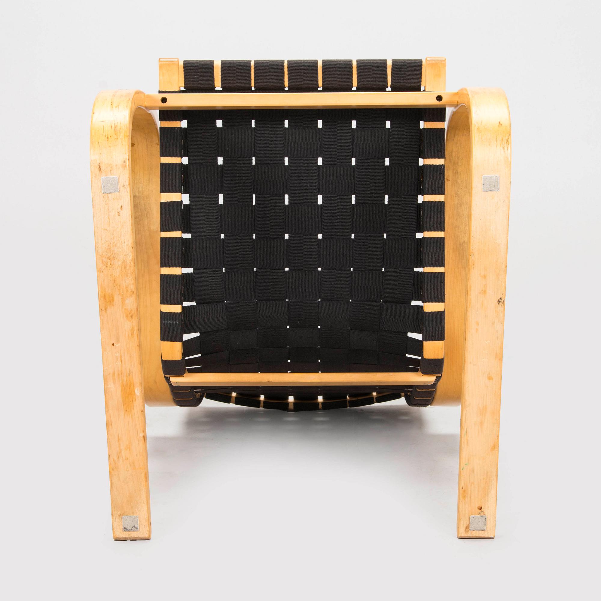 Alvar Aalto, fåtölj, modell 406, Artek, Finland, 1900-talets slut.