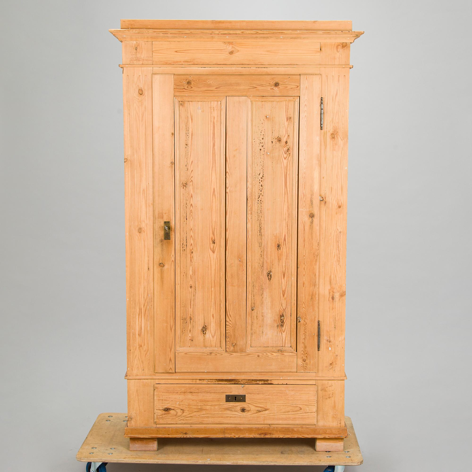 Cupboard. Folk art, Denmark, late 19th century.