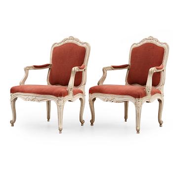 KARMSTOL. Stockholmsarbete, i Olof Höglanders art (mästare i Stockholm 1750-1765). Rokoko. En senare kopia medföljer.