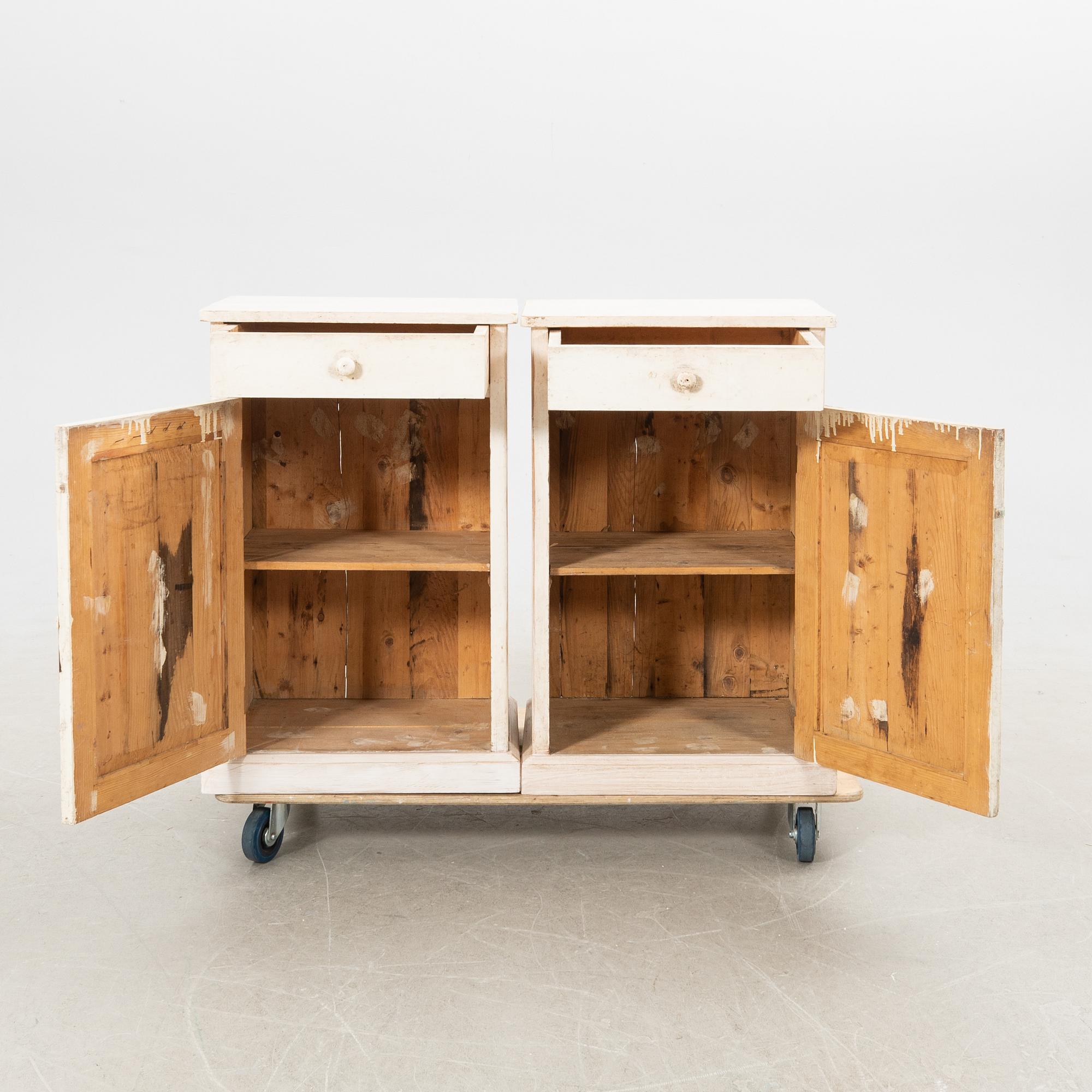 Sängbord/skåp, ett par, 1900-talets första hälft.