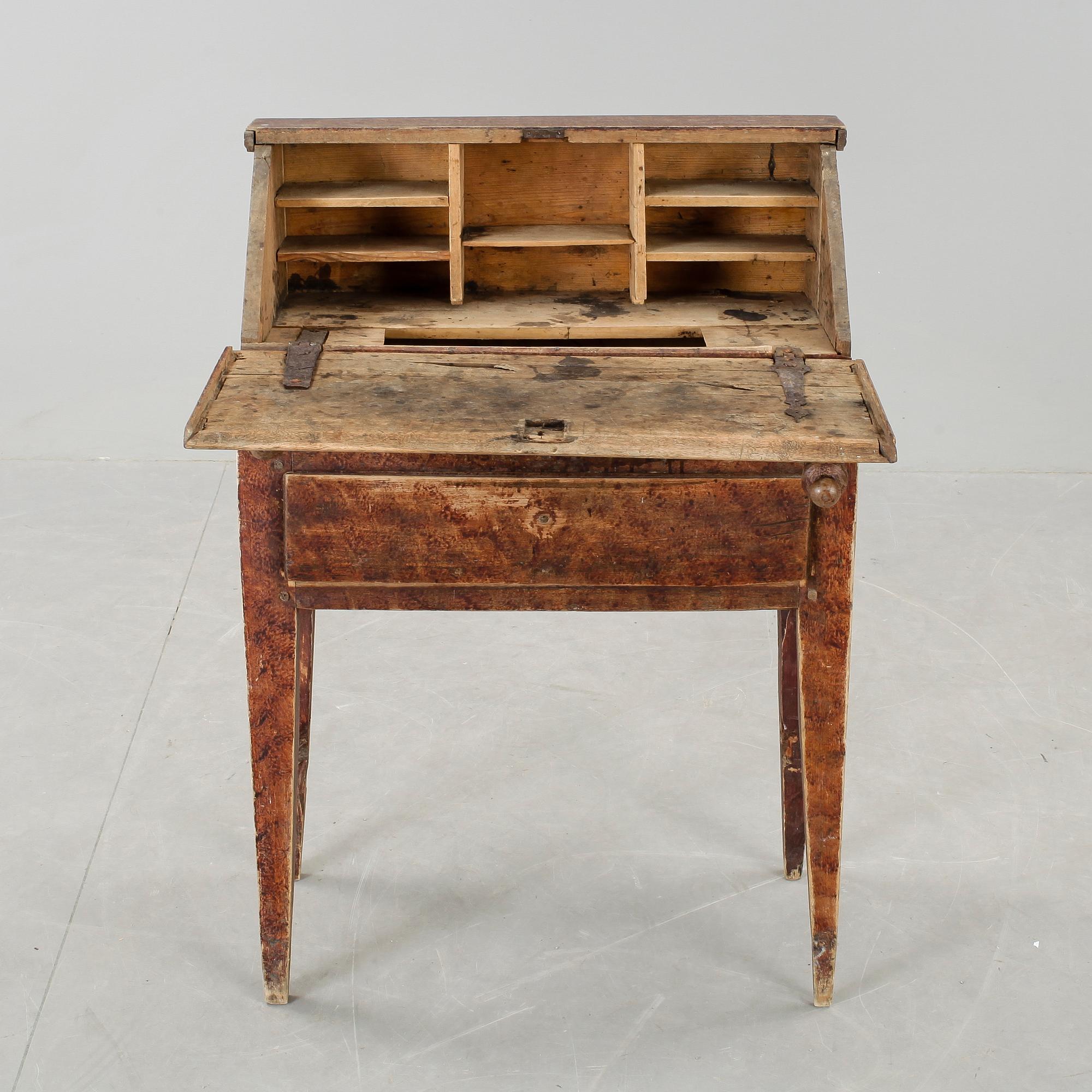 SKRIVHURTS, på benställning, allmoge, sengustaviansk, 1700-tal.