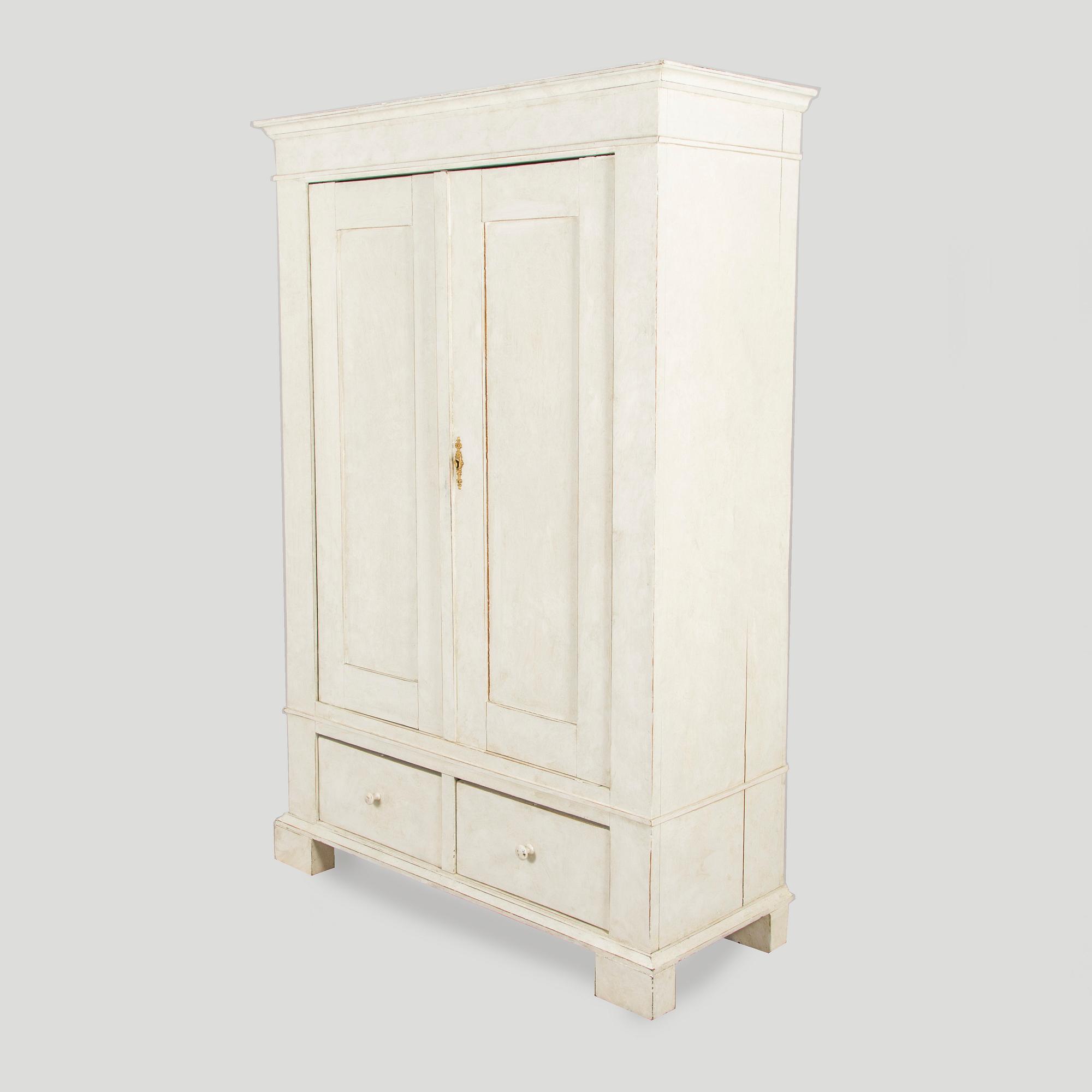 Klädskåp, 1900-tales första hälft.