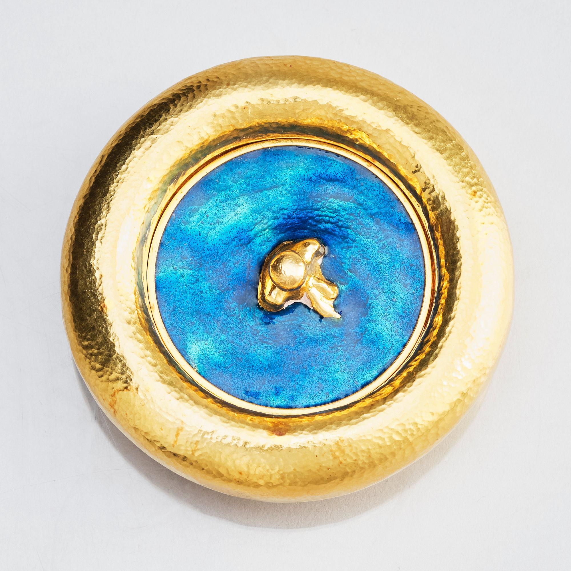 Olle Ohlsson, skulptur, Stockholm 1977, 18k guld och emalj.