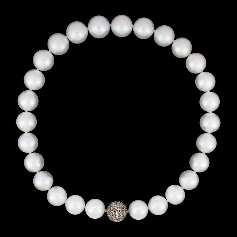 A cultured South sea pearl necklace, 16,4-14,8 mm.