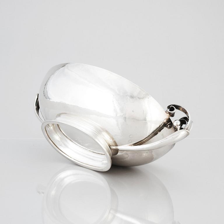 Harald Nielsen, a sterling silver jardinière, Georg Jensen, Copenhagen 1945-77, design nr 622B.