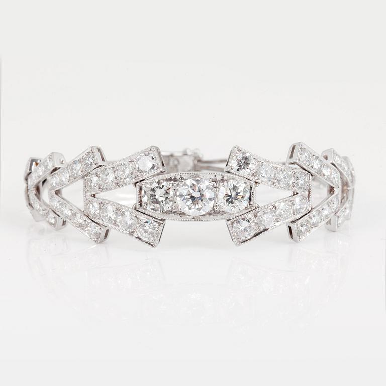 A BRACELET set with round brilliant-cut diamonds.