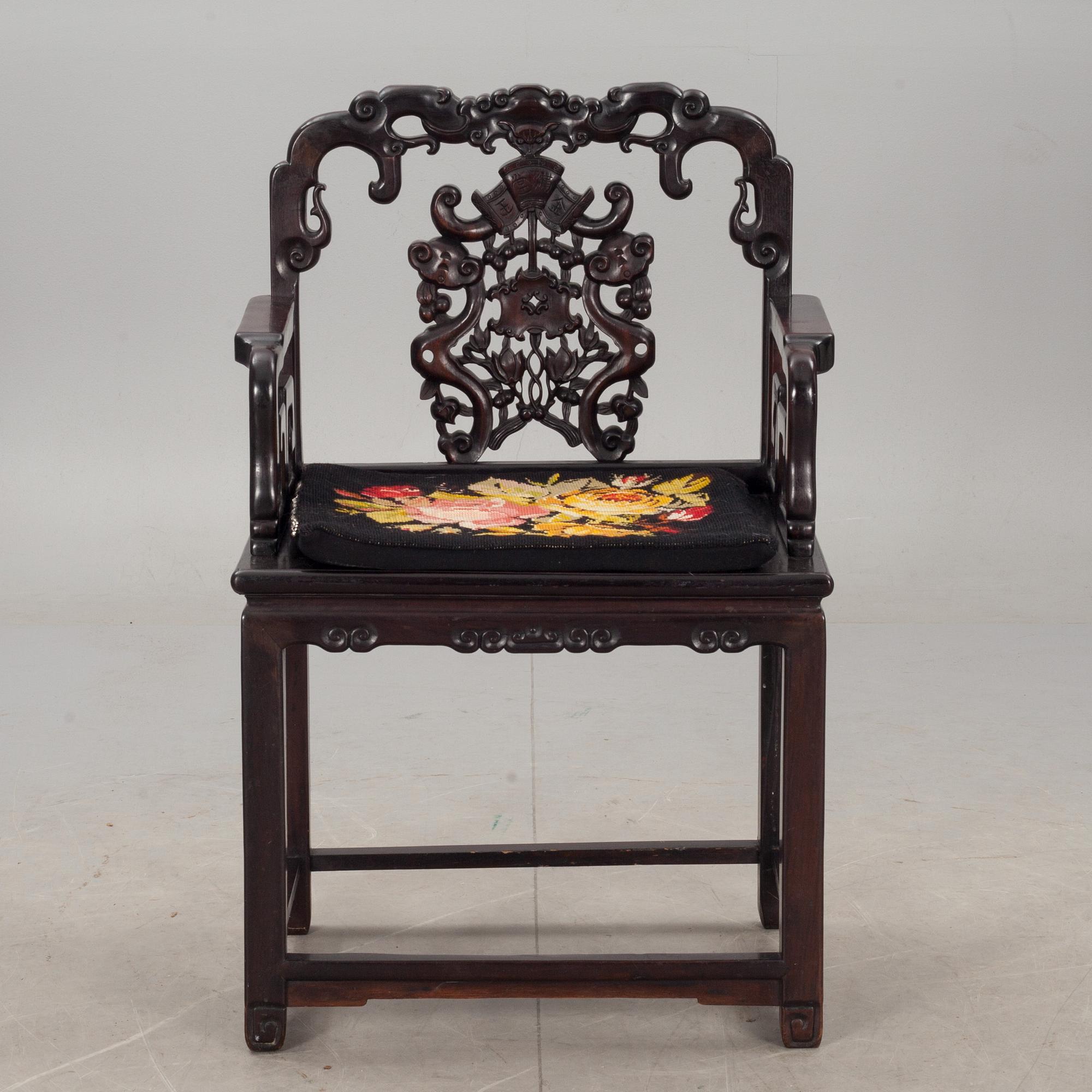 KARMSTOL, Kina. Omkring 1900.