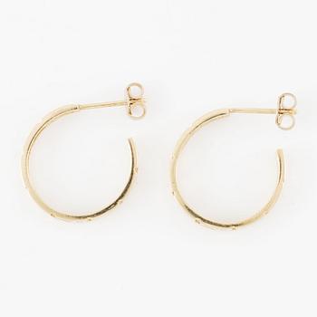 Earrings, hoop, 18K gold in the form of a meander band.