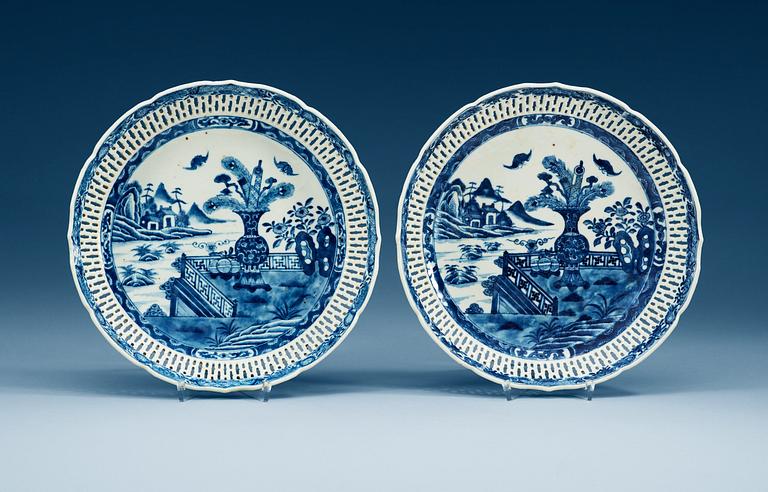 A pair of blue and white serving dishes, Qing dynasty, Qianlong (1736-95).