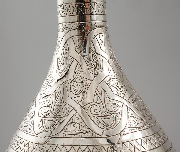 VASER, ett par, silver, troligen Egypten, 1900-tal, vikt 643 gram.